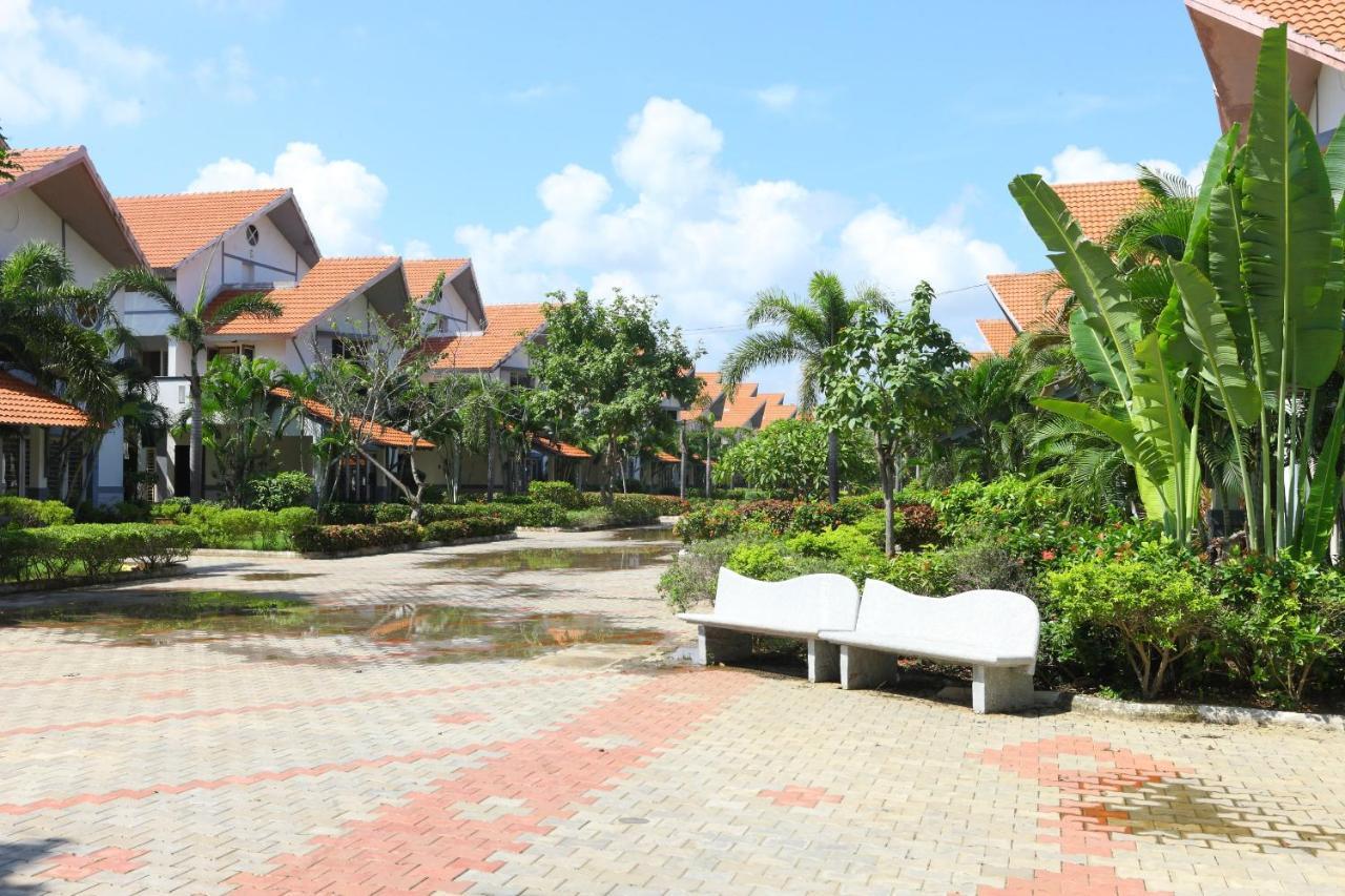 Capital O Twilight Bay Hotel Chennai Exterior photo